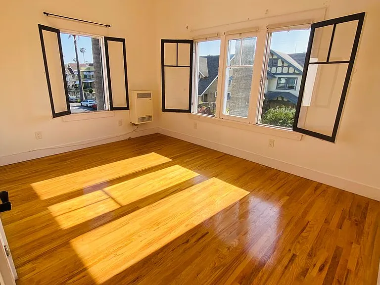 1672 S Harvard Blvd — Photo 47
