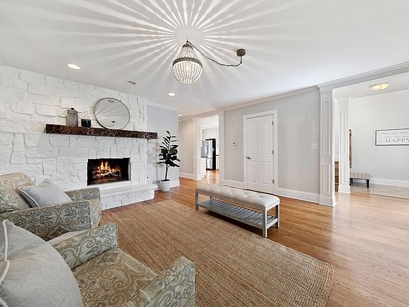 4th image of 3821 Lawn Ave