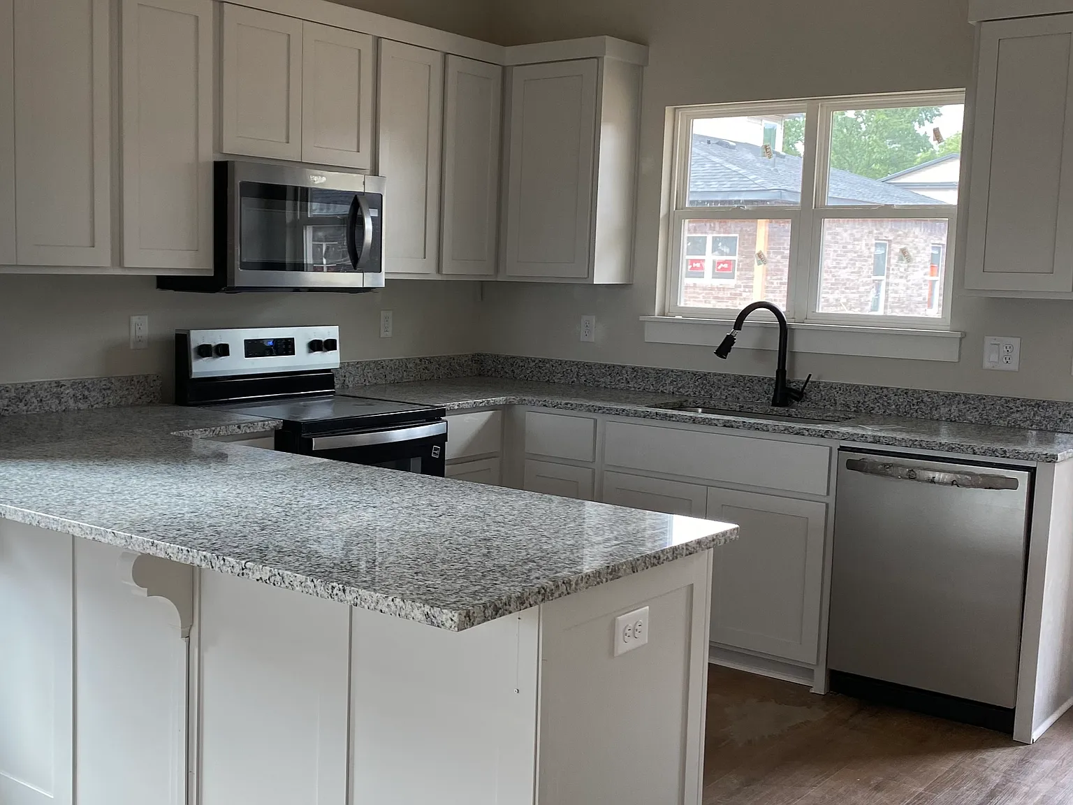 3 bed, 2.5 bath, 1475 sqft, $1,750 — Photo 3