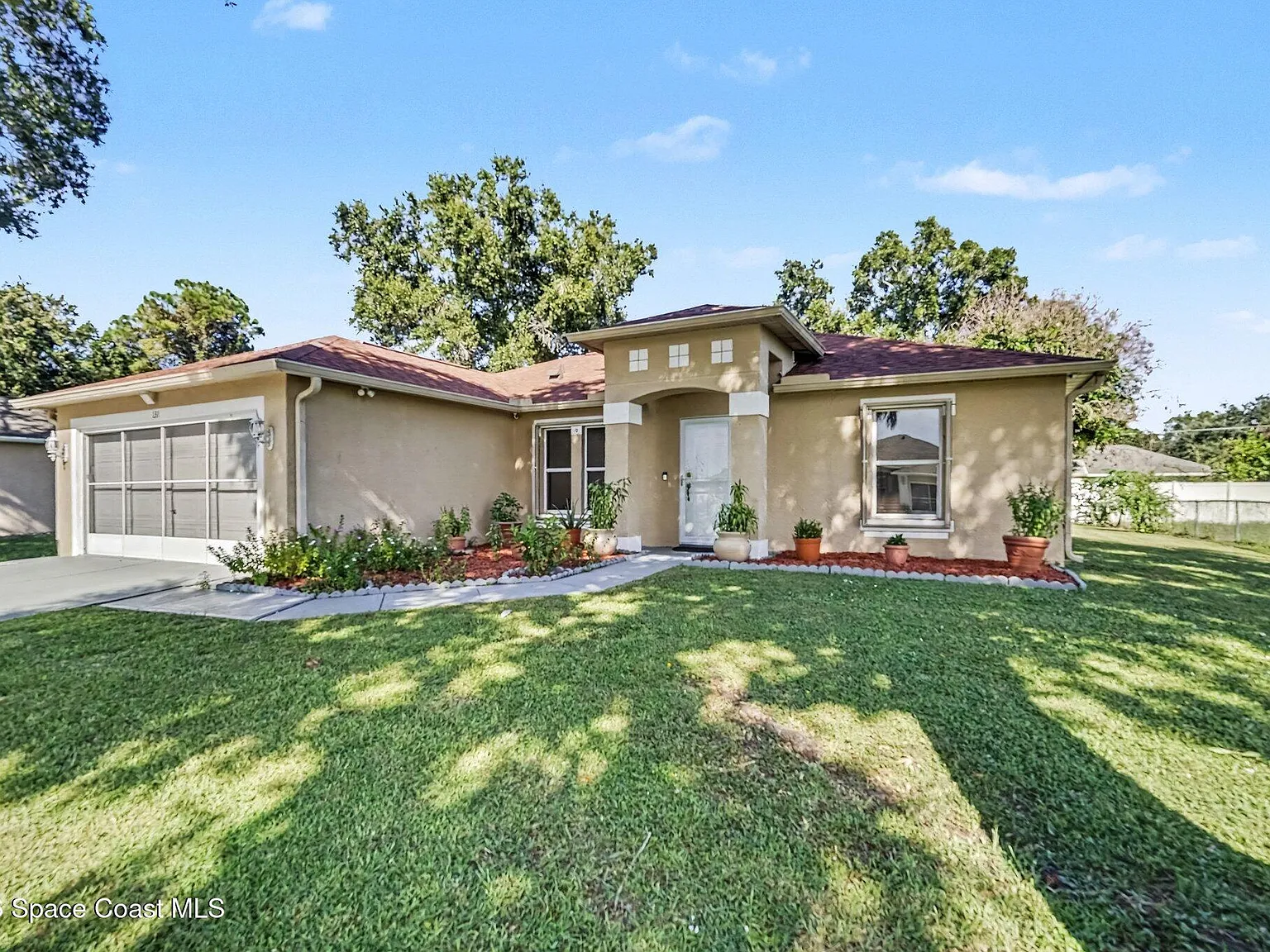 3 bed, 2.0 bath, 1355 sqft, $2,300 — Photo 1