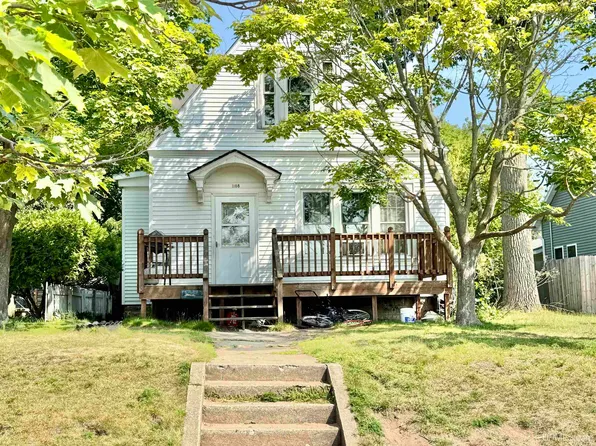 1108 S 8th St, Escanaba, MI 49829