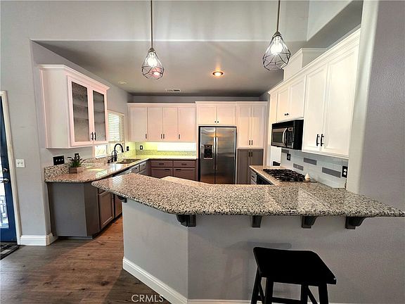 3rd image of 63 Glenbrook Ct