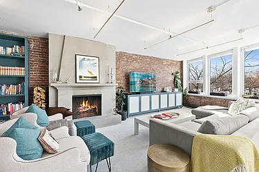 Sold by The SIMPLE Real Estate Co