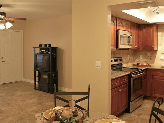 Arriva Luxury Condo's 186