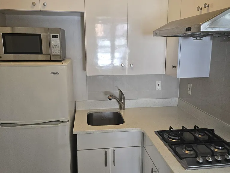 155 E 33rd St #3R — Photo 1