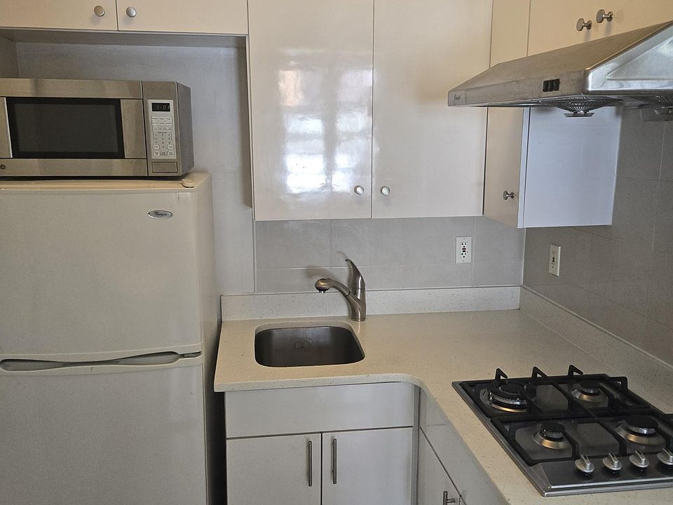 1st image of 155 E 33rd St APT 3R