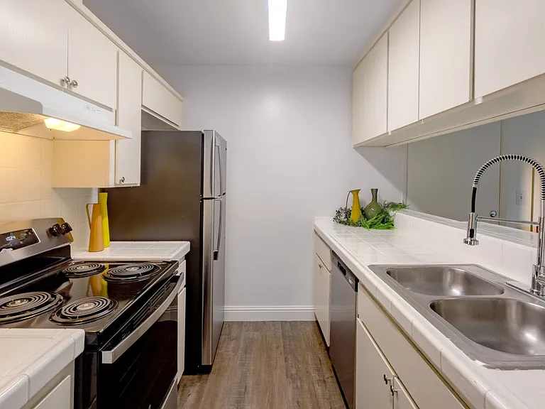 Almaden Terrace — Photo 17