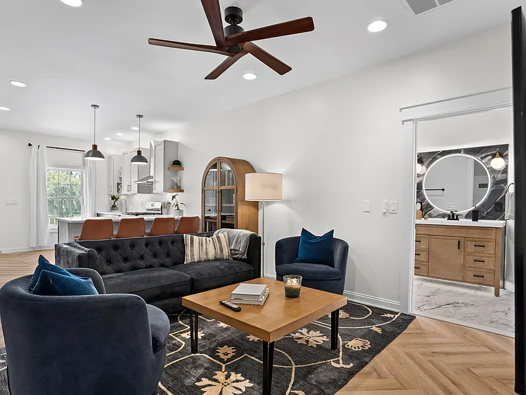 1233 Wilmington Island Rd #D — Photo 1