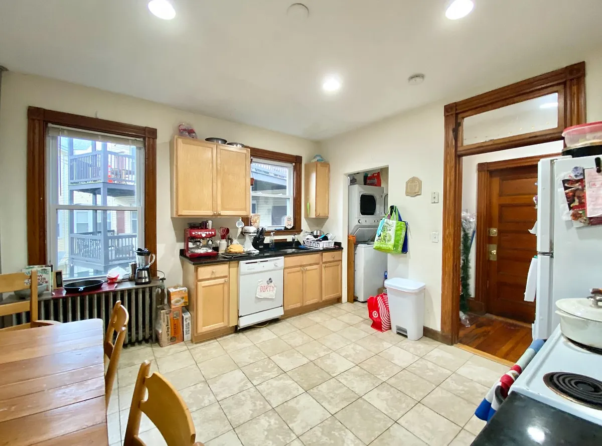 Building Photo - 121 Calumet St