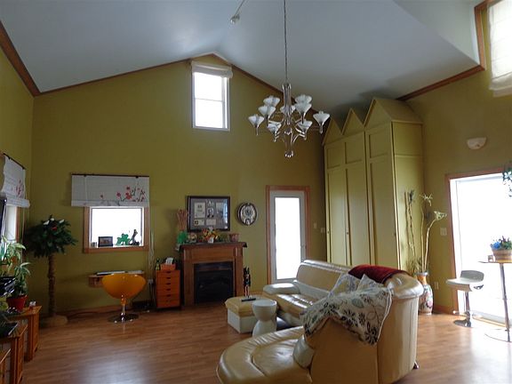 2nd image of 414 Albany Ave