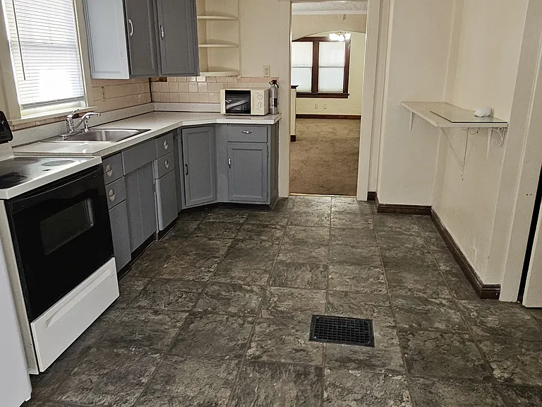 325 Burleigh Ave — Photo 9