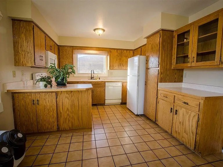 2121 Carrington Ct — Photo 5