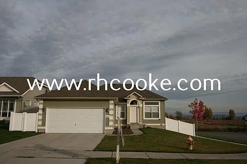 9204 N Oak St Photo 1