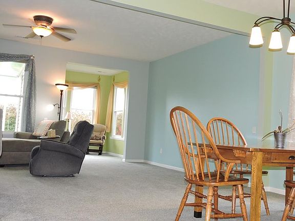 3rd image of 9442 Harvard Dr