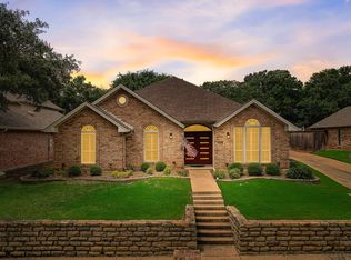 5300 Vicksburg Dr, Arlington, TX 76017