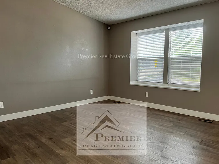 3466 Foxridge Dr — Photo 7