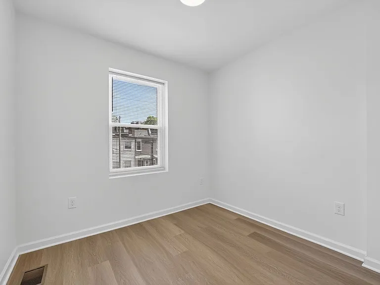 1127 Orren St NE — Photo 10