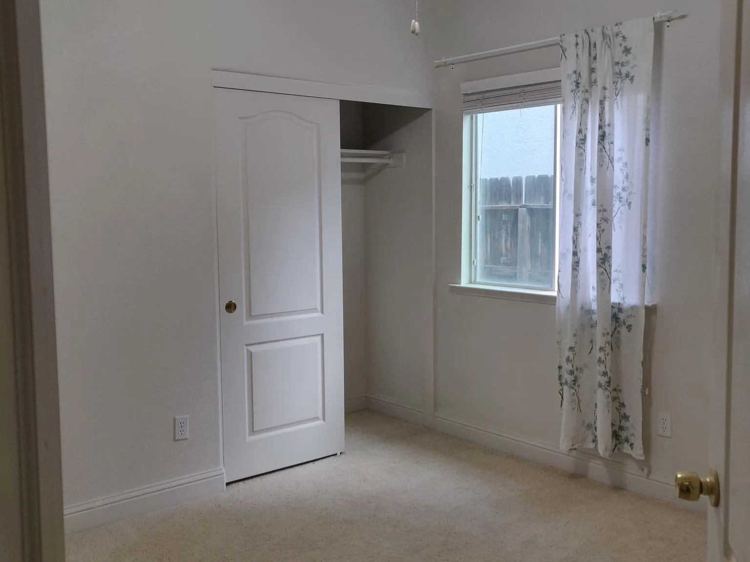 1826 N Holly Avenue — Photo 2
