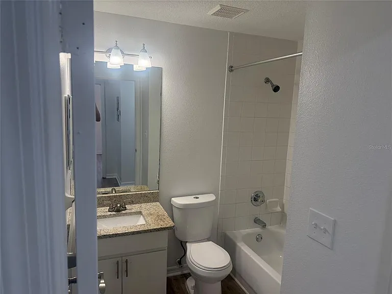 3417 Temple St #B — Photo 13