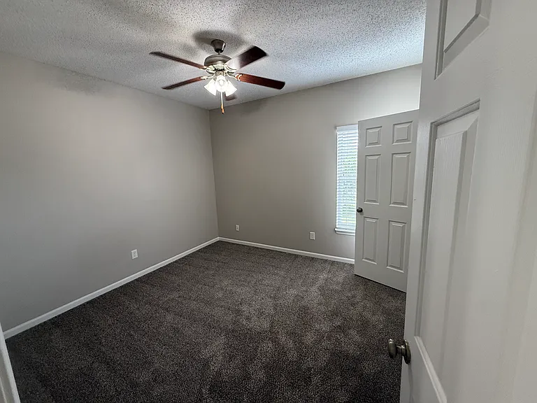Lake Shore Apartments — Photo 51