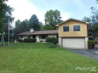 5807 S Pipestone Rd, Sodus, MI 49126