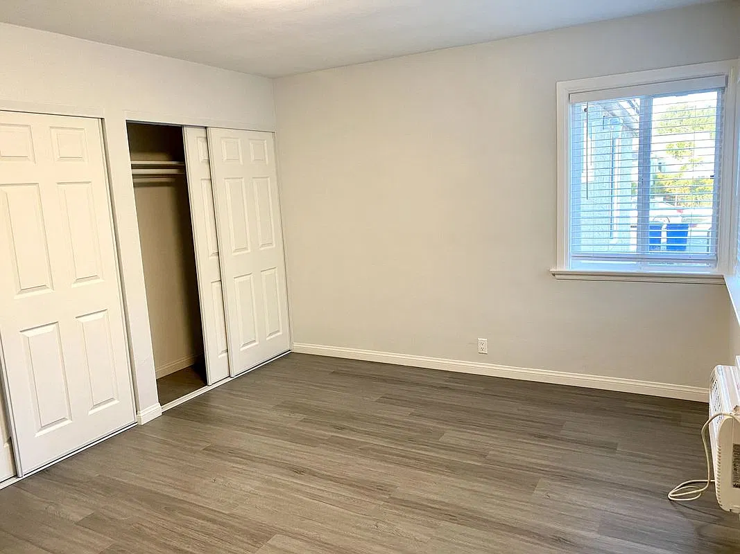 3 bed, 2.0 bath, 1200 sqft, $3,450 — Photo 4