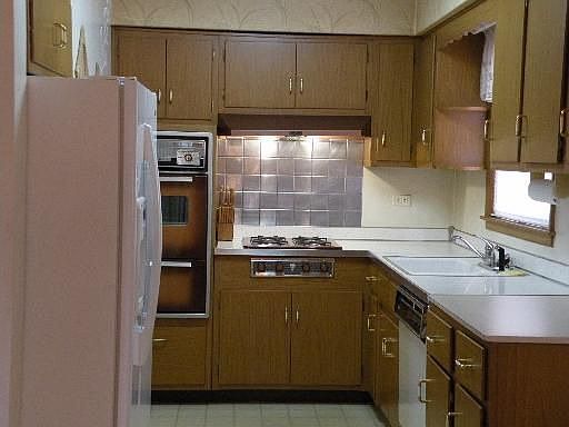 4th image of 1419 W Le Moyne St