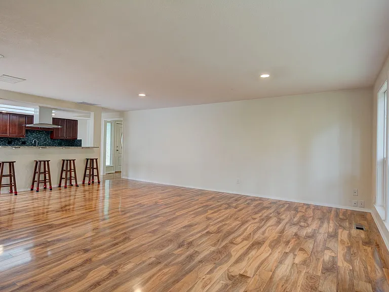 1230 SW Ingleside Ct — Photo 8
