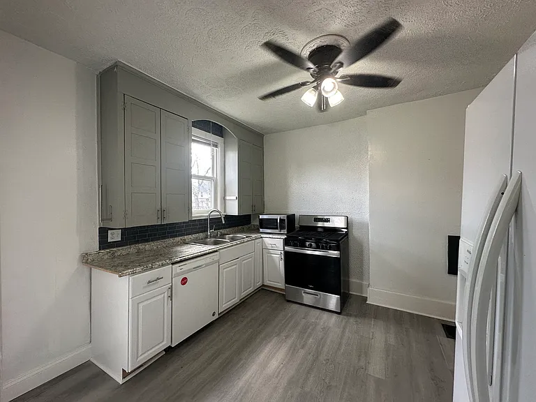 2037 Floral Ave — Photo 11