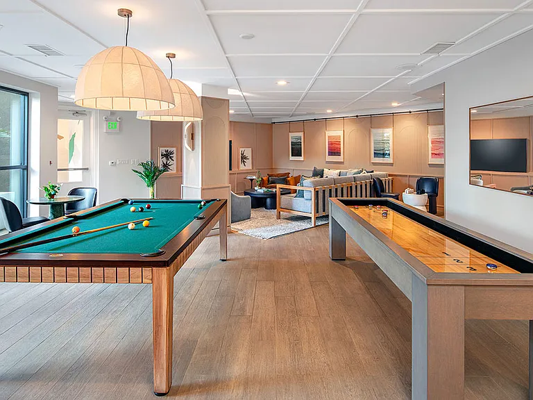 Resident Lounge and Billiards