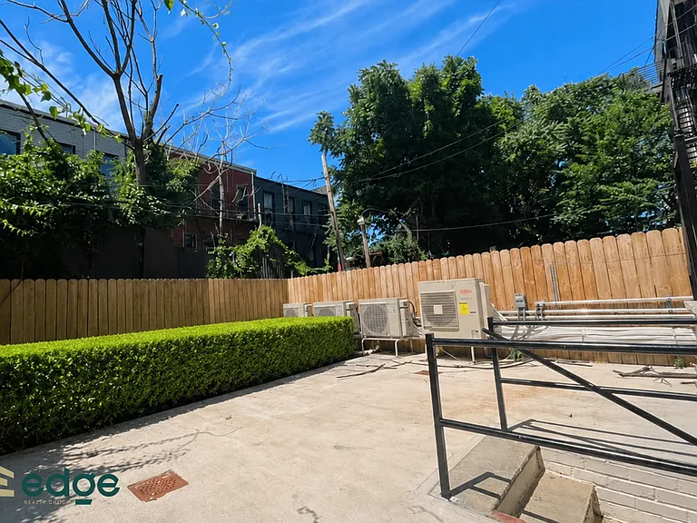65 Cooper St #1R — Photo 8