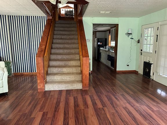 4th image of 223 Pine Rdg