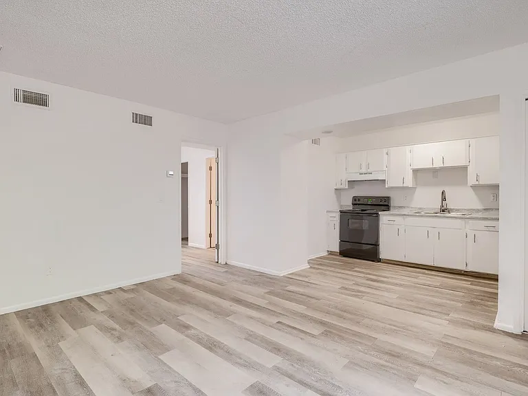 North Central (Stone and Prince), 2 story apartment complex with a/c! — Photo 23