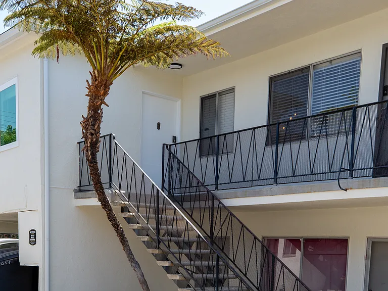 4084 Redwood Ave #9 — Photo 23