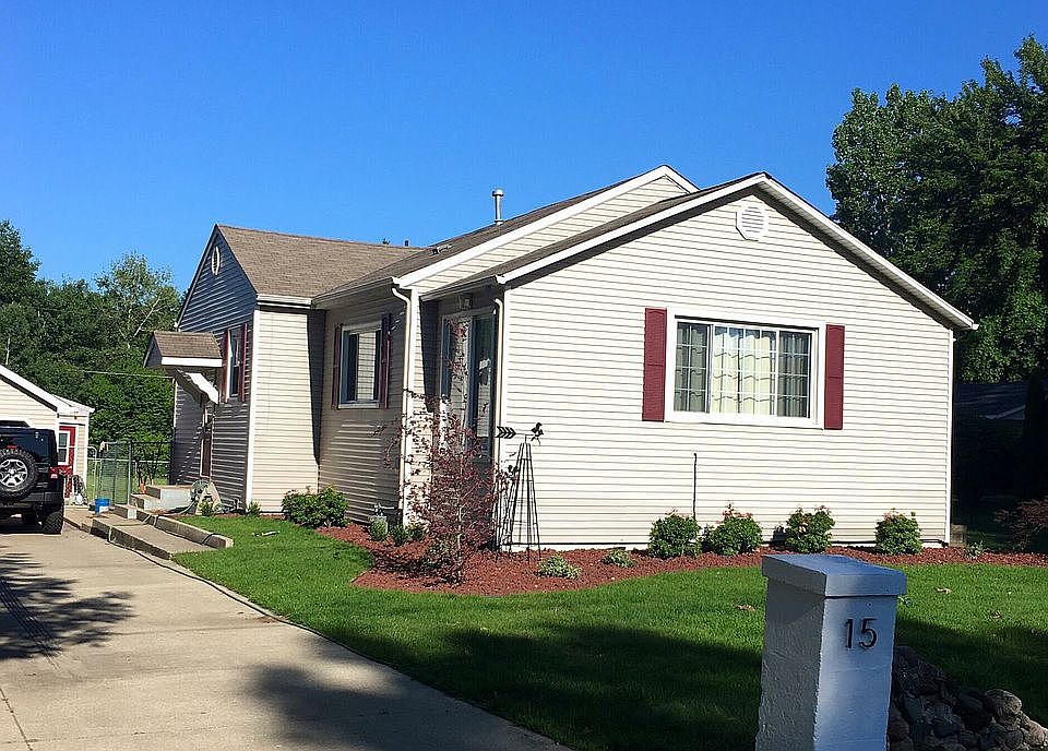 1st image of 15 River Hills Dr