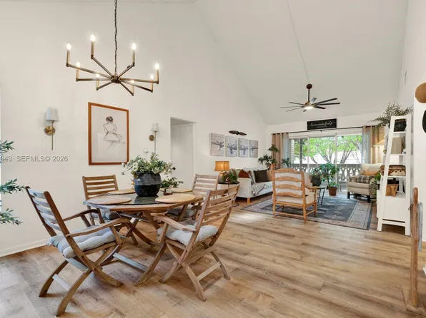 10441 Mahogany Key Cir APT 202, Miami, FL 33196