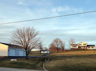 11330 W Red Gates Rd, Galena, IL 61036