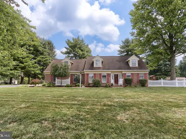 116 Maple Ln, Lebanon, PA 17042