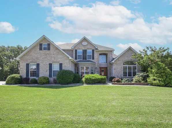 1020 Sycamore Creek Dr, Wentzville, MO 63385