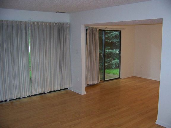 Open Floor Plan w/ Natural Light