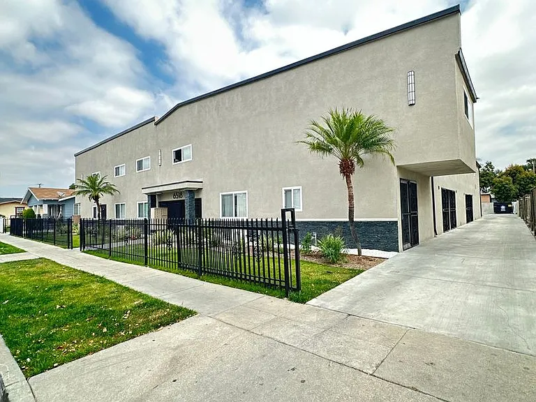 6518 CORONA — Photo 3