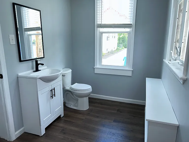 1/2 bath and laundry