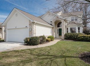 393 W Glengary Cir, Highland Heights, OH 44143