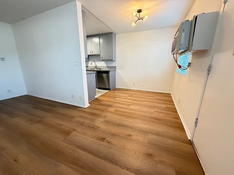 950 Magnolia Ave #25 — Photo 3