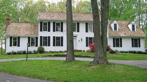 long driveway to house 