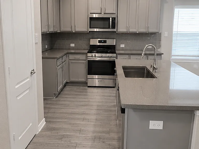 14143 Medina Dr — Photo 4