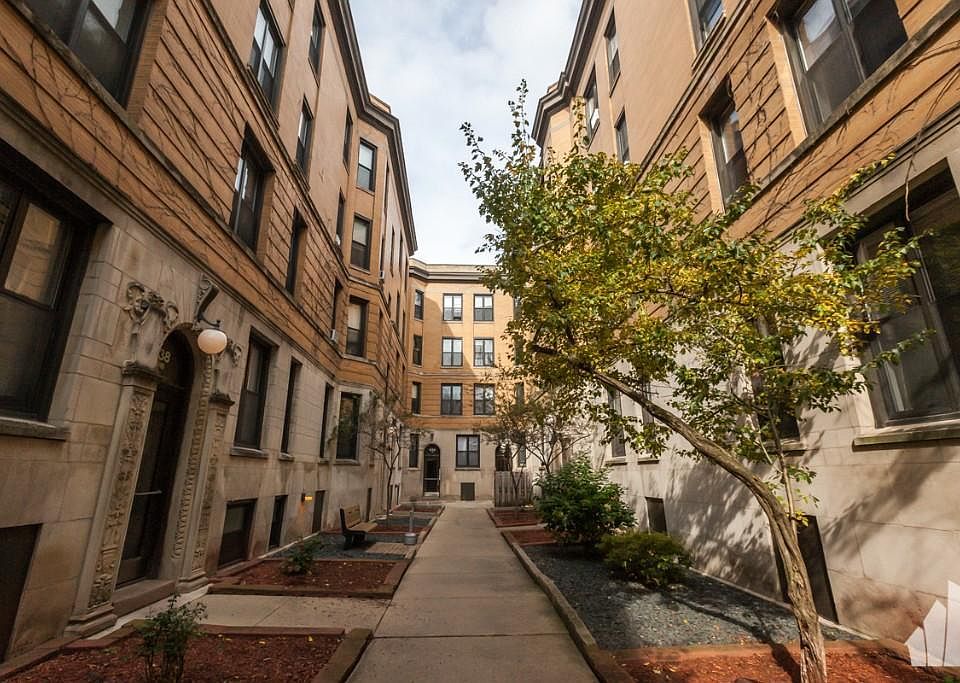 1st image of 428 W Belden Ave #812