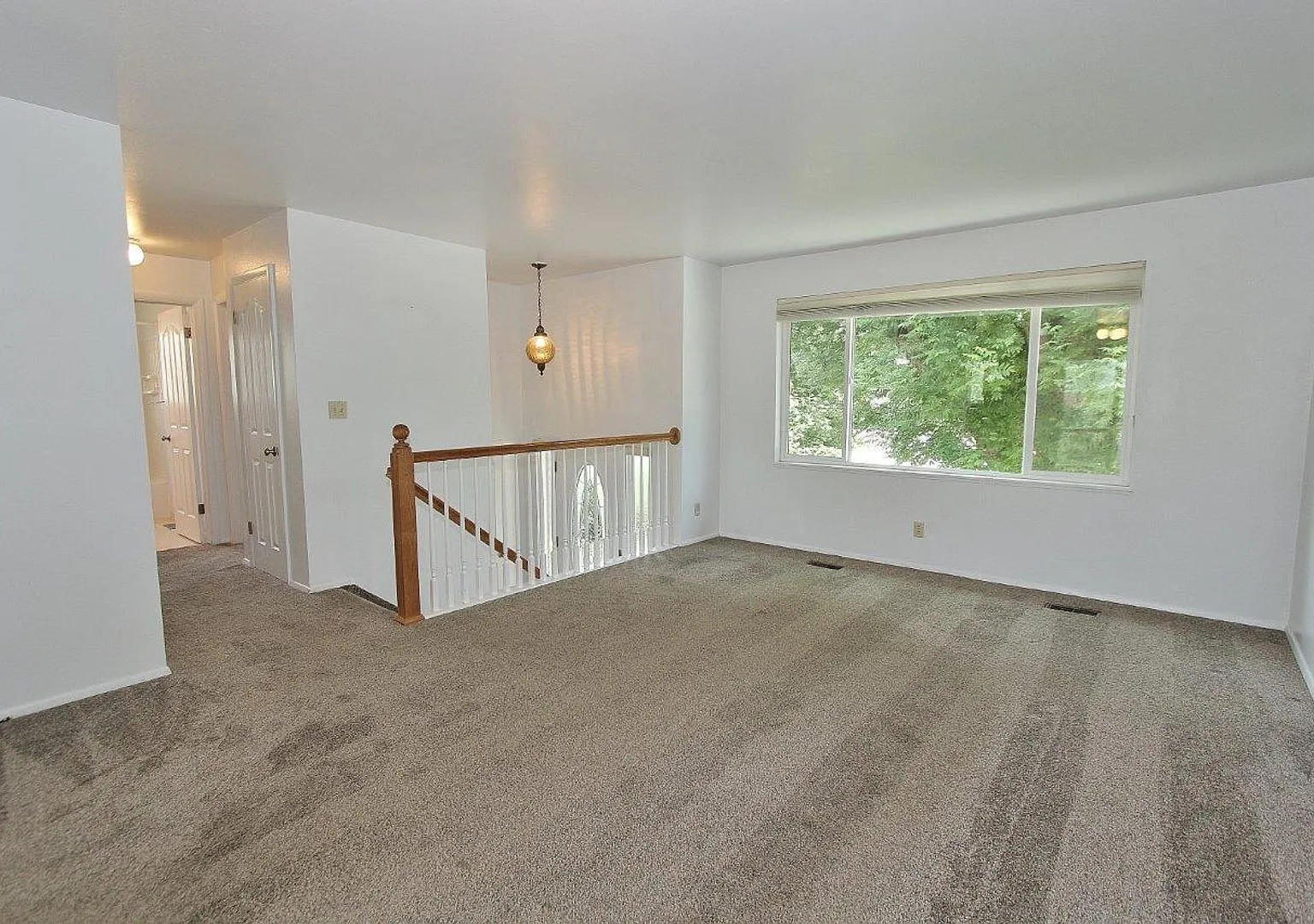 Charming Home on Quiet Cul-de-sac — Photo 3