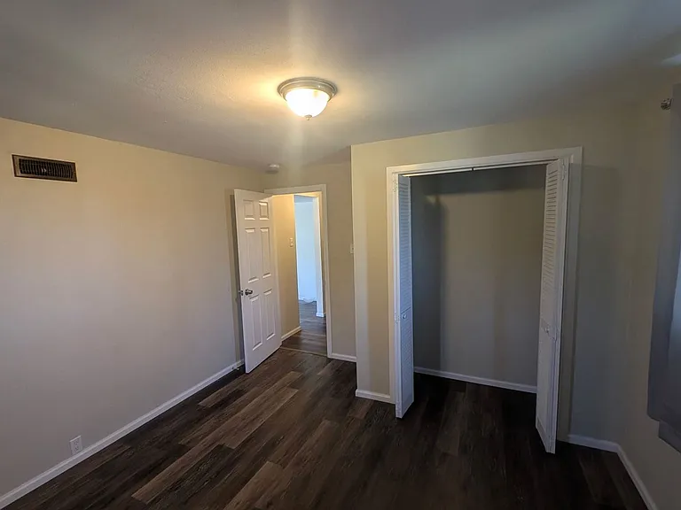 226 Waverly Ave — Photo 10