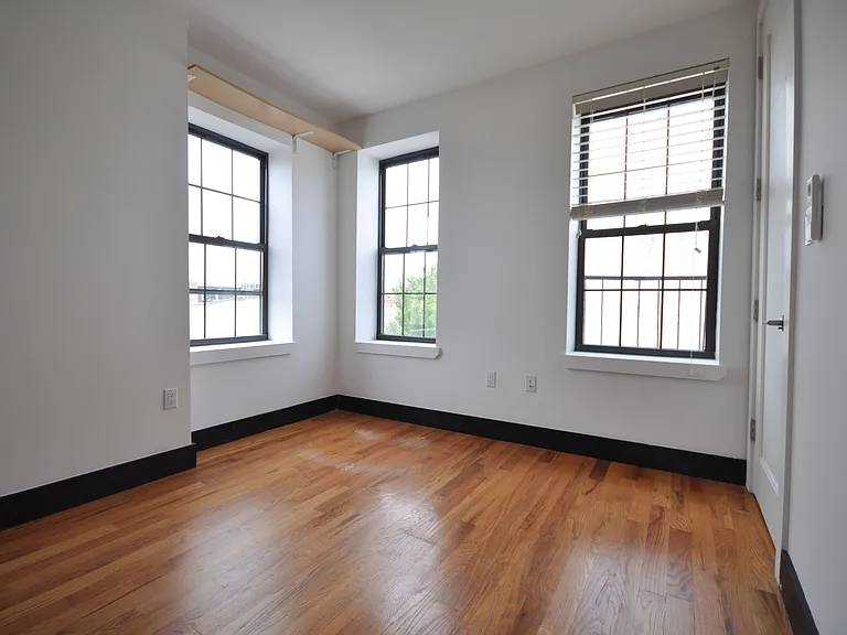 298 Humboldt St #2R — Photo 4